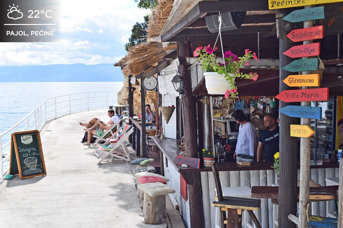 Beach Bar Pajol i obala Pećina