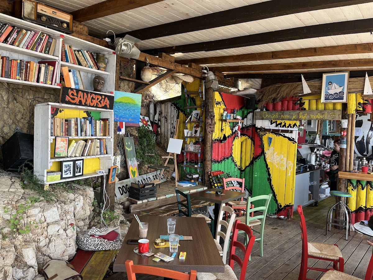 Večernji ugođaj uz Beach Bar Pajol u toplim tonovima